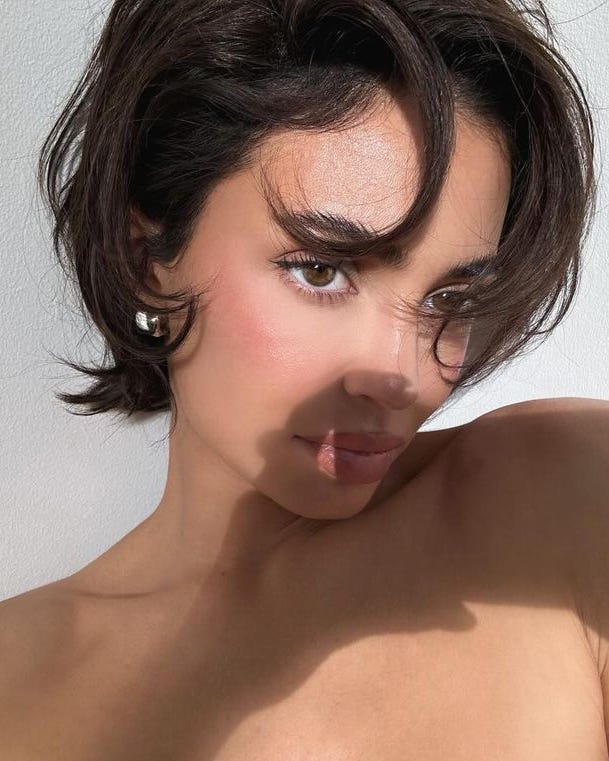 Dark Brown Bob With Face-Framing Layers And Curtain, Close-Up Take Dark Brown Bob With Face-Framing Layers And Curtain, Close-Up Take — Classy Cut Bob