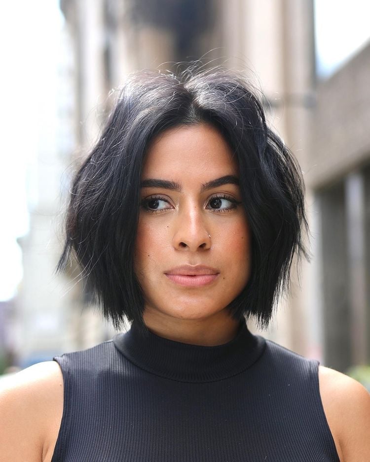 Shaggy Collarbone Bob With Lived-In Texture Shaggy Collarbone Bob With Lived-In Texture — Classy Cut Bob