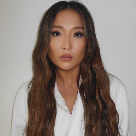 Mid-Back Dark Brown Caramel Balayage Curtain Bangs With Long Layers Mid-Back Dark Brown Caramel Balayage Curtain Bangs With Long Layers — Classy Dark Brown Hair with Caramel