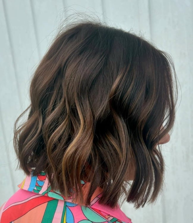 Collarbone Bob With Subtle Lighter Brown Highlights Collarbone Bob With Subtle Lighter Brown Highlights — Classy Dark Brown Highlights