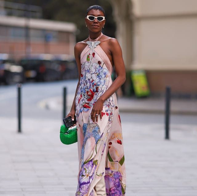 Floral Print Halter Neck Maxi Dress Floral Print Halter Neck Maxi Dress — Classy Dress Up Day Ideas