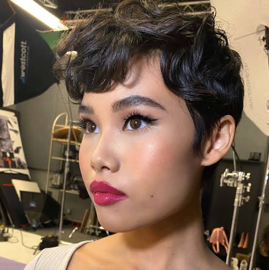 Tousled Dark Brown Pixie With Wispy Bangs Tousled Dark Brown Pixie With Wispy Bangs — Classy Edgy Pixie