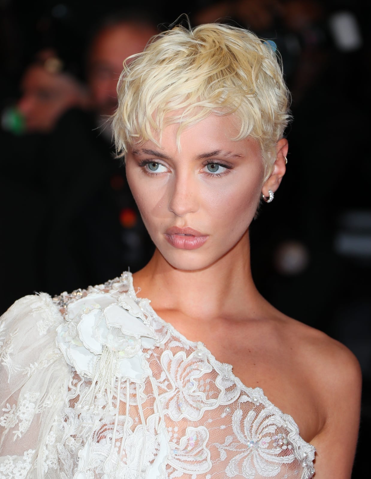 Wet Look Platinum Blonde Pixie With Piecey Bangs Wet Look Platinum Blonde Pixie With Piecey Bangs — Classy Edgy Pixie