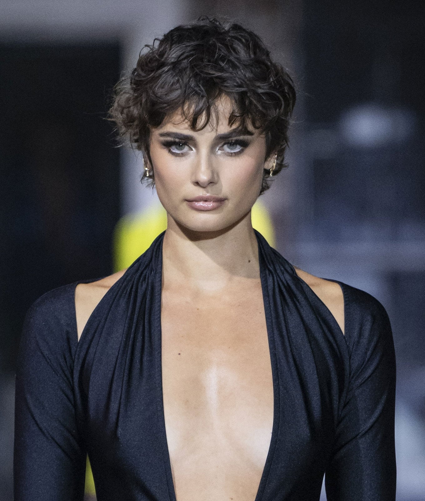 Air-Dried Wavy Pixie With Curtain Bangs Air-Dried Wavy Pixie With Curtain Bangs — Classy Edgy Pixie
