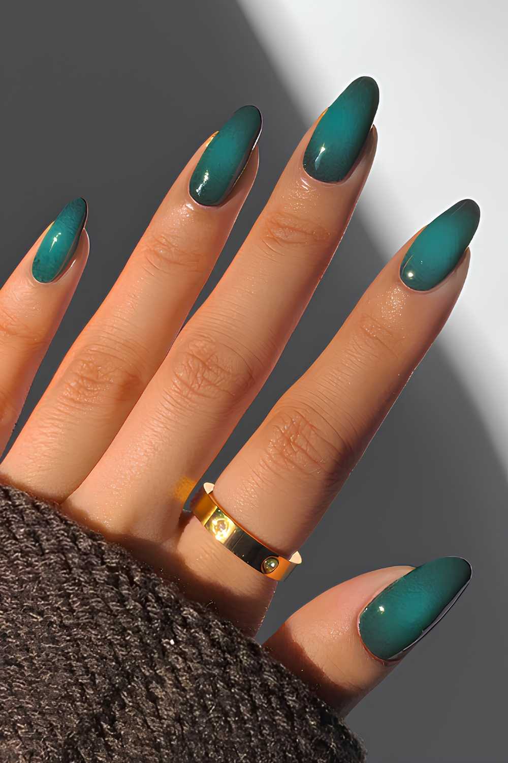 Medium Almond Matte Emerald Green Teal Cat-Eye Medium Almond Matte Emerald Green Teal Cat-Eye — Classy Emerald Green Nails