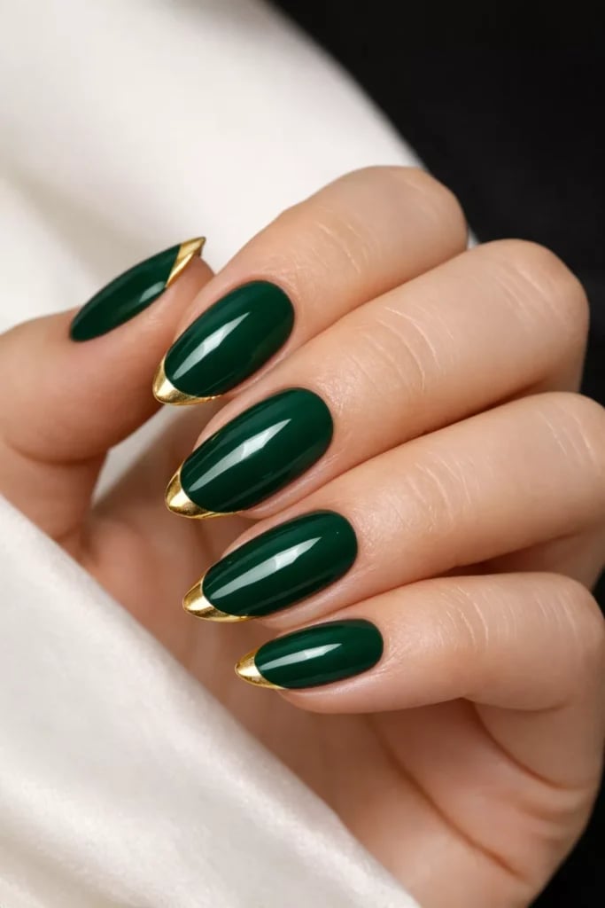Medium Almond Glossy Emerald Green Gold French Tips Medium Almond Glossy Emerald Green Gold French Tips — Classy Emerald Green Nails