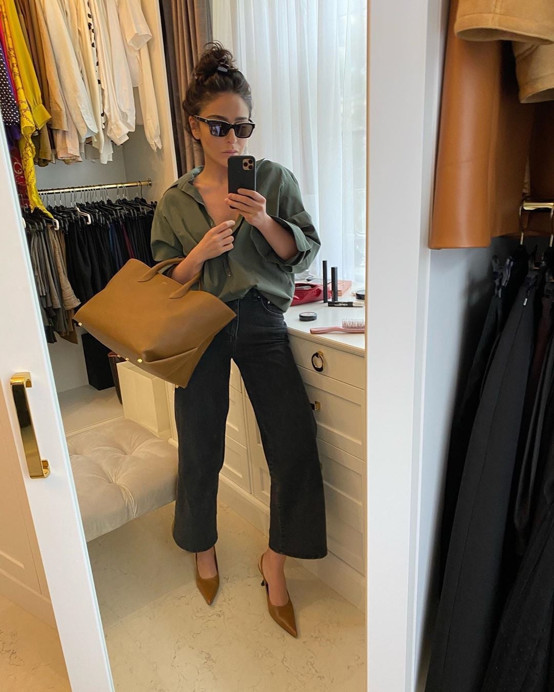 Green Shirt With Dark Gray Wide Jeans — Classy Errands Outfits