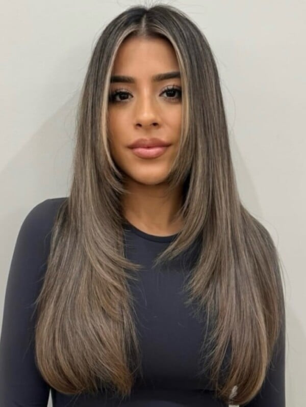 Mid-Back Dark Brown With Blonde Highlights and Soft Waves Mid-Back Dark Brown With Blonde Highlights and Soft Waves — Classy Face Framing Layers