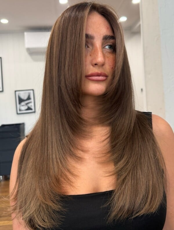 Mid-Back Medium Brown With Long Layers and Face-Framing Pieces Mid-Back Medium Brown With Long Layers and Face-Framing Pieces — Classy Face Framing Layers