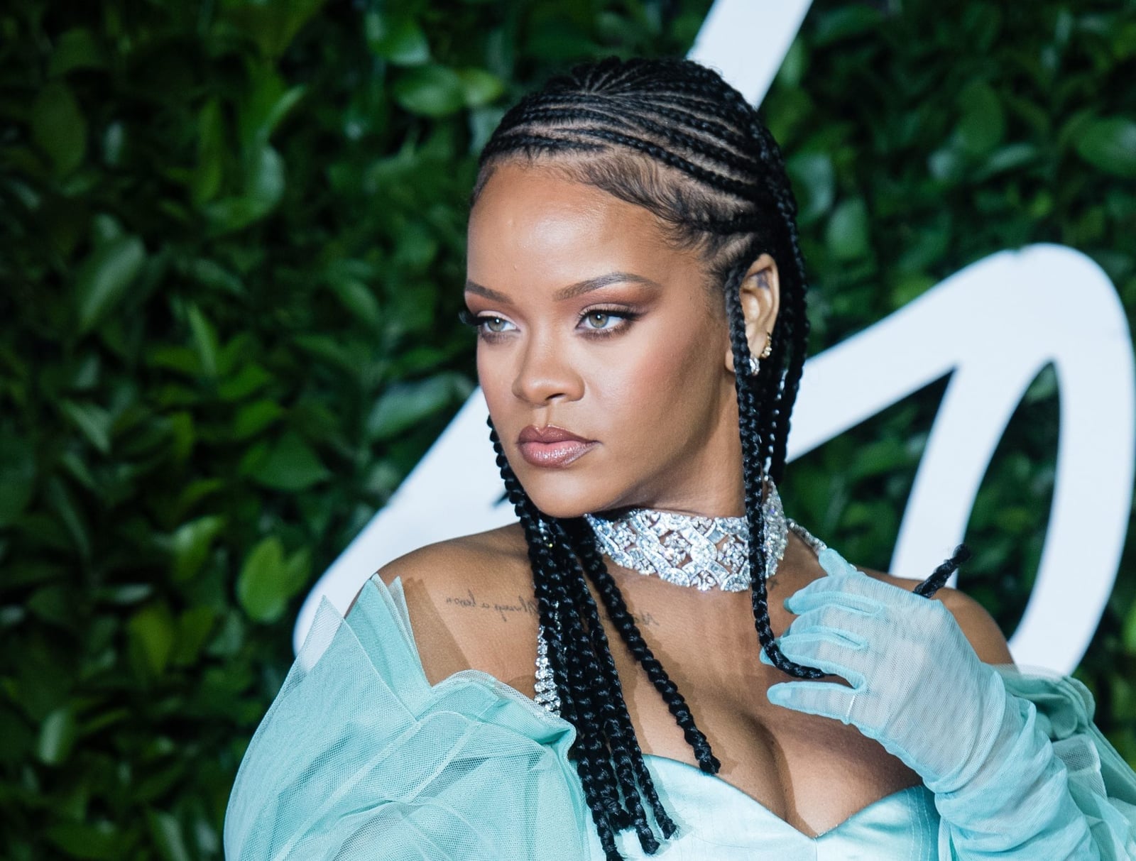 Sleek Black Feed-In Braids With Geometric Pattern Sleek Black Feed-In Braids With Geometric Pattern — Classy Feed in Braids Hairstyles