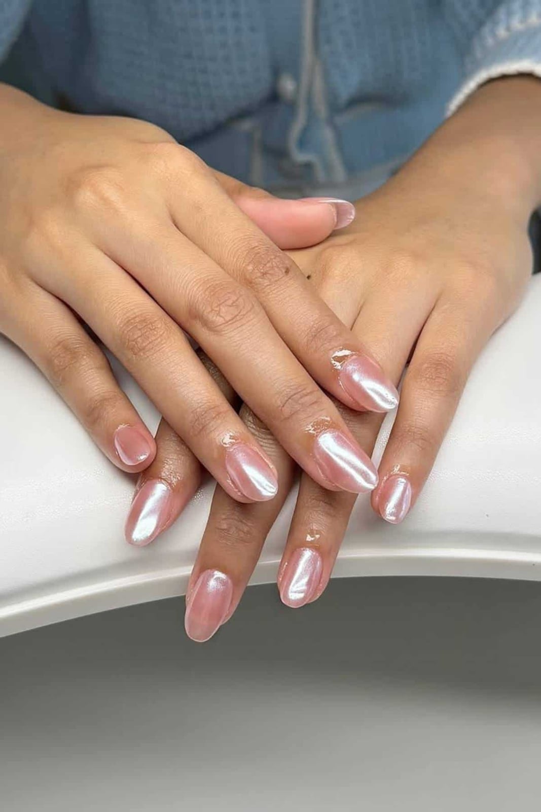 Medium Oval Sheer Pink Pearlescent Chrome Nails Medium Oval Sheer Pink Pearlescent Chrome Nails — Classy Glass Nails