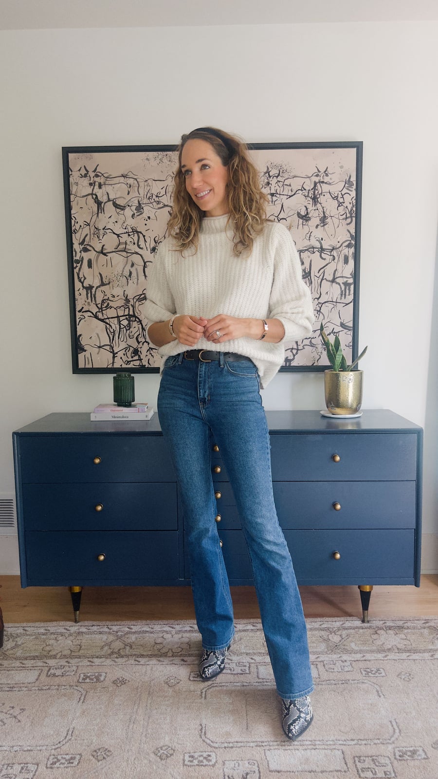 Medium Wash Flare Jeans With Chunky Knit Sweater Medium Wash Flare Jeans With Chunky Knit Sweater — Classy Going Out Outfits Jeans