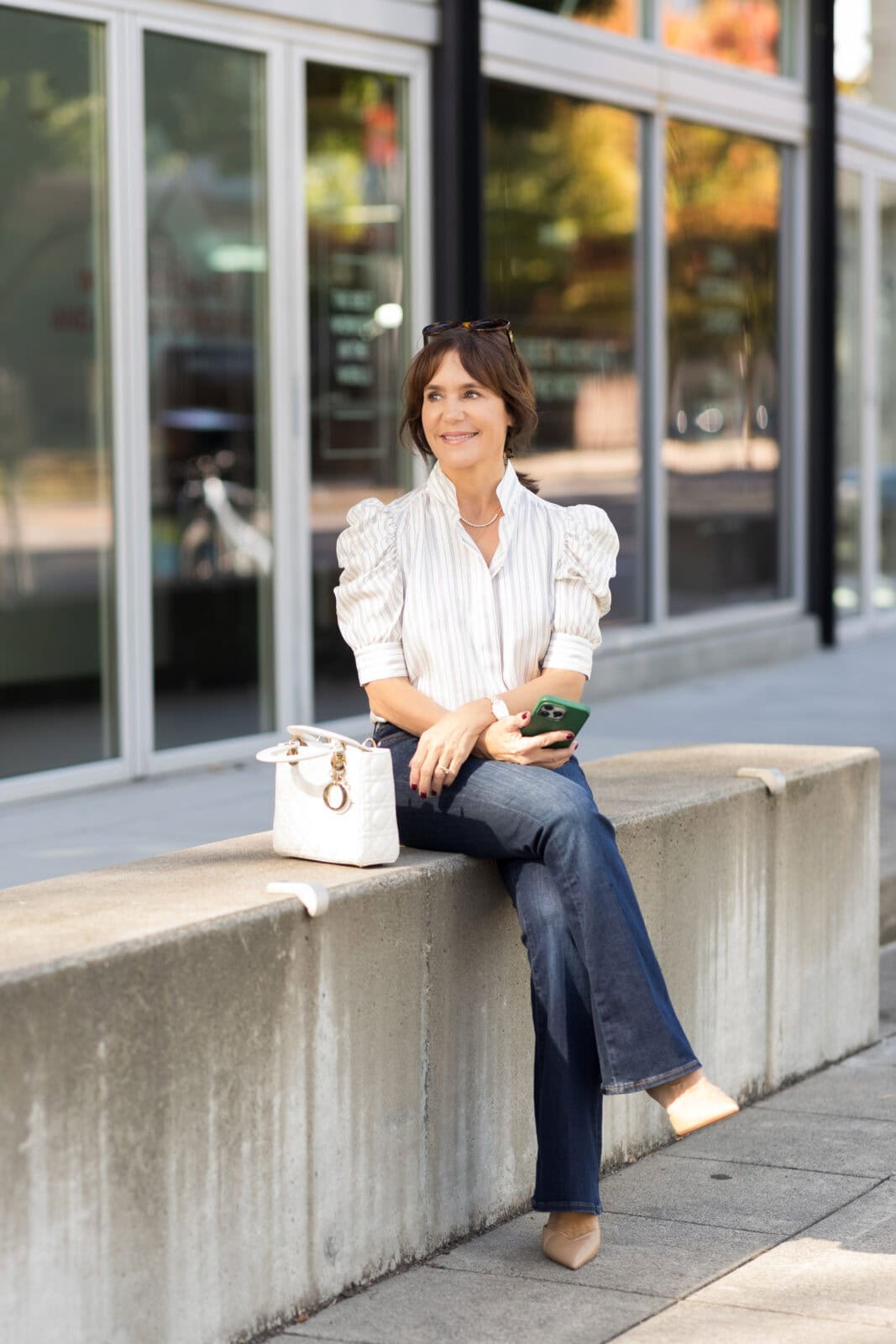 Dark Wash Flare Jeans With Puff Sleeve Blouse Dark Wash Flare Jeans With Puff Sleeve Blouse — Classy Going Out Outfits Jeans