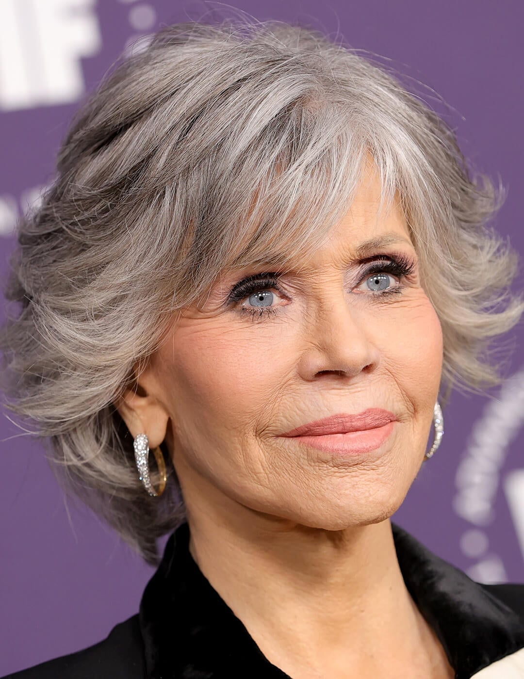 Voluminous Gray Bob With Wavy Texture Voluminous Gray Bob With Wavy Texture — Classy Gray Blending Hair