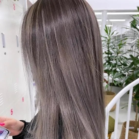 Silver Gray Bob With Soft Waves Silver Gray Bob With Soft Waves — Classy Gray Blending Hair
