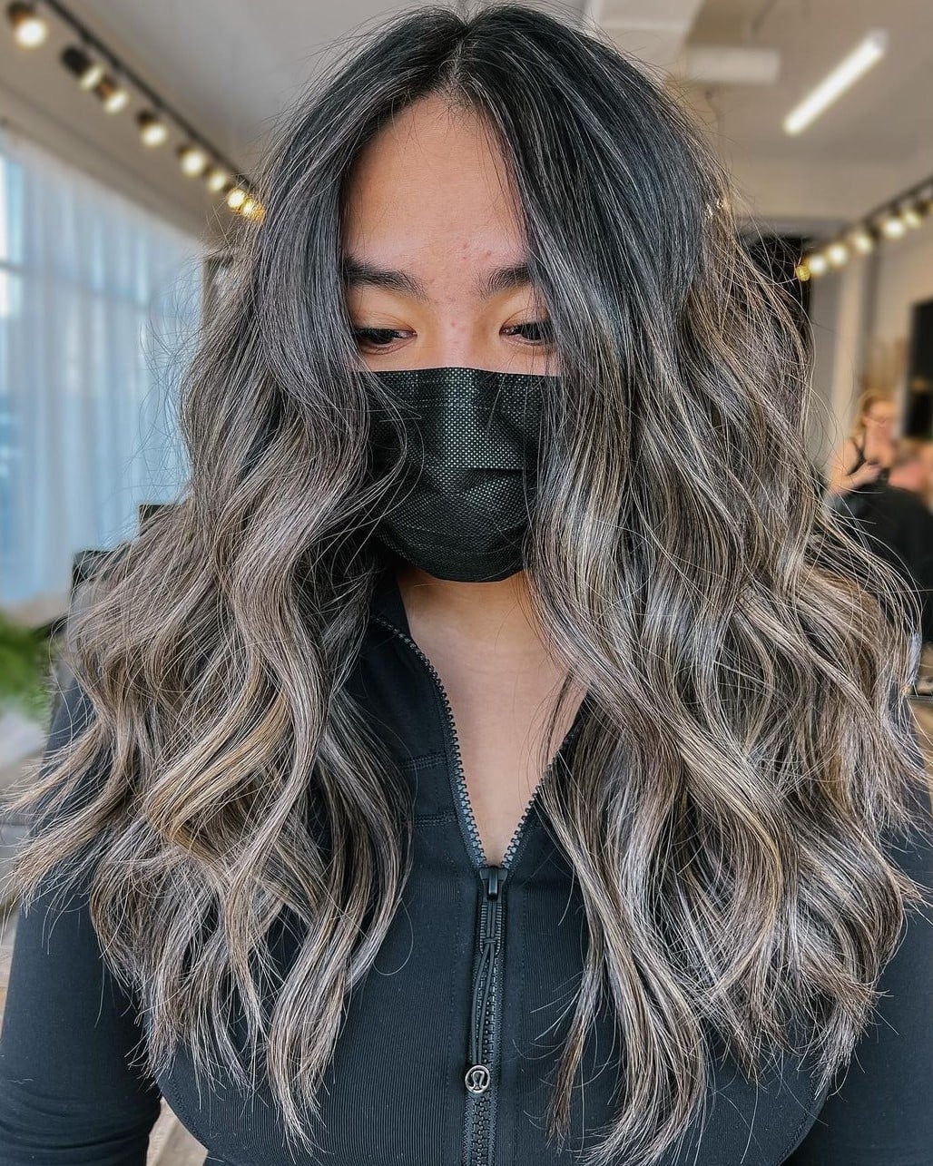 Mid-Back Layers Gray Ash Blonde Highlights With Loose Waves — Classy Gray Blending Hair Dark Brown