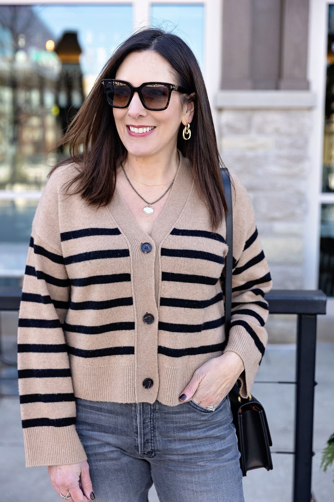 Fitted Gray Jeans With Striped Knit Cardigan and Black Ankle Boots Fitted Gray Jeans With Striped Knit Cardigan and Black Ankle Boots — Classy Gray Jeans Outfits