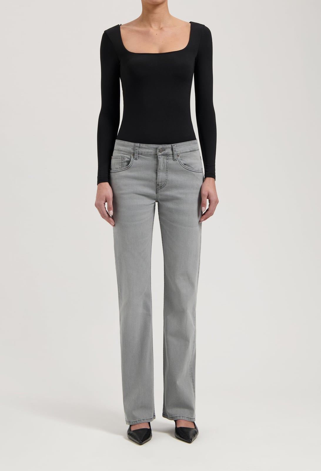 Light Gray Straight Leg Jeans With Square Neck Top Light Gray Straight Leg Jeans With Square Neck Top — Classy Gray Jeans Outfits
