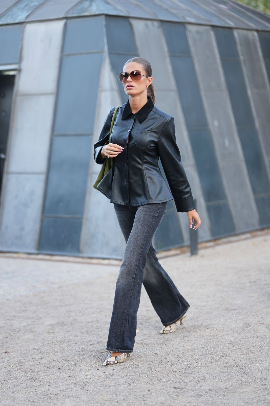 Dark Gray Flare Jeans With Leather Jacket Dark Gray Flare Jeans With Leather Jacket — Classy Gray Jeans Outfits
