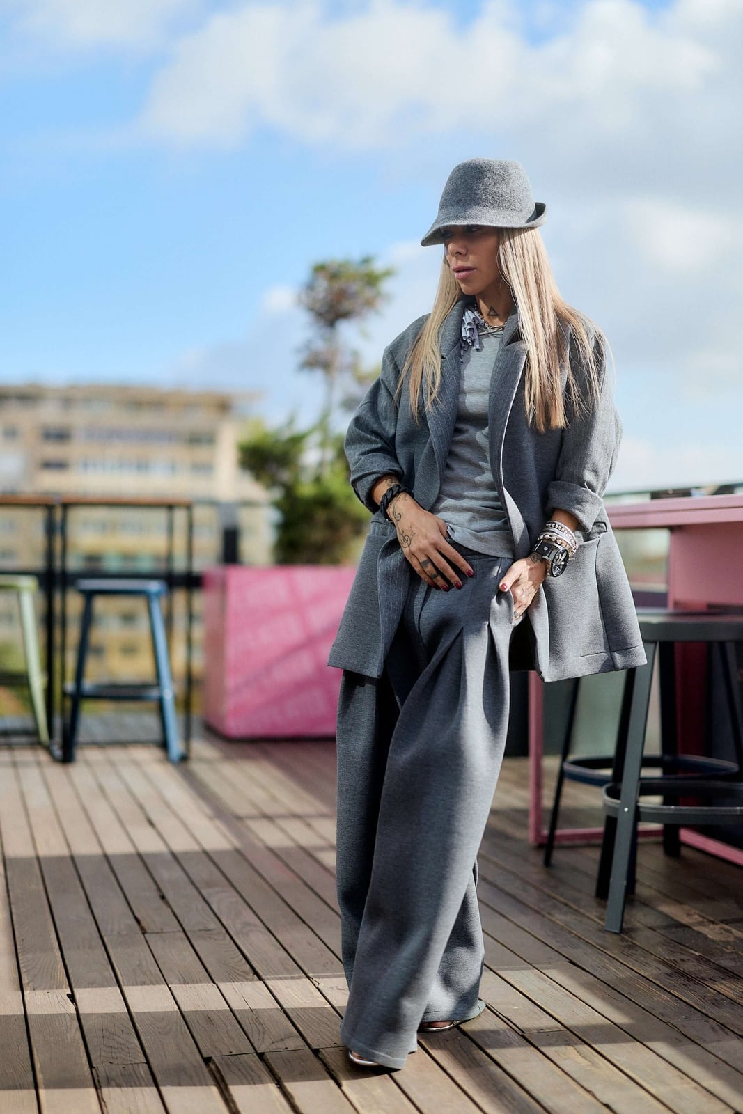 Monochrome Gray Wide Leg Pleated Trousers With Oversized Blazer — Classy Gray Pants Outfits