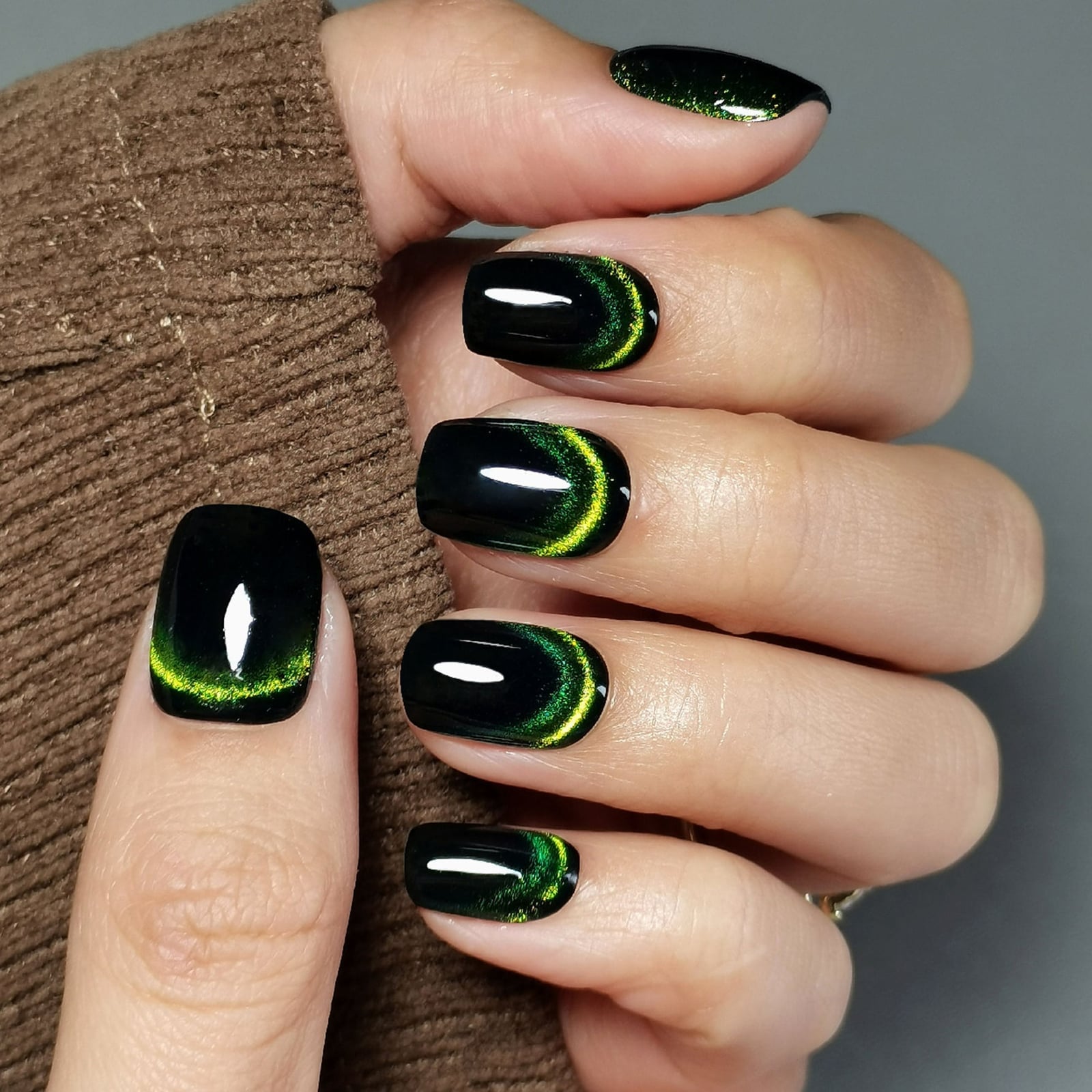 Short Square Black Base Green Cat Eye Nails Short Square Black Base Green Cat Eye Nails — Classy Green Cat Eye Nails