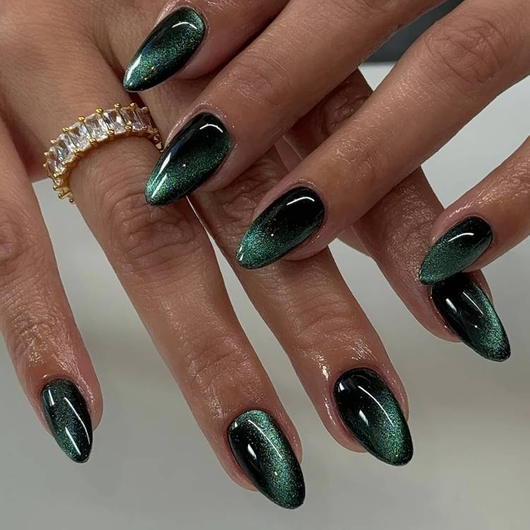Medium Almond Forest Green Cat Eye Nails Medium Almond Forest Green Cat Eye Nails — Classy Green Cat Eye Nails