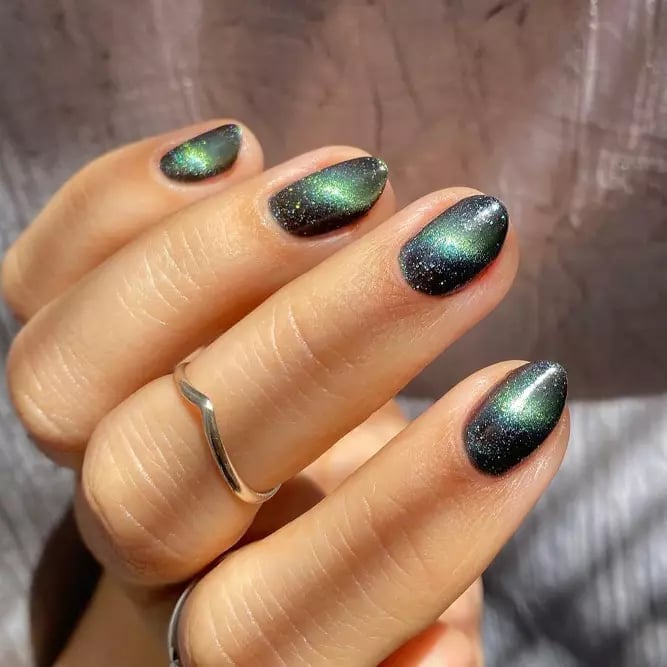 Short Almond Dark Green Silver Glitter Gradient Short Almond Dark Green Silver Glitter Gradient — Classy Green Cat Eye Nails