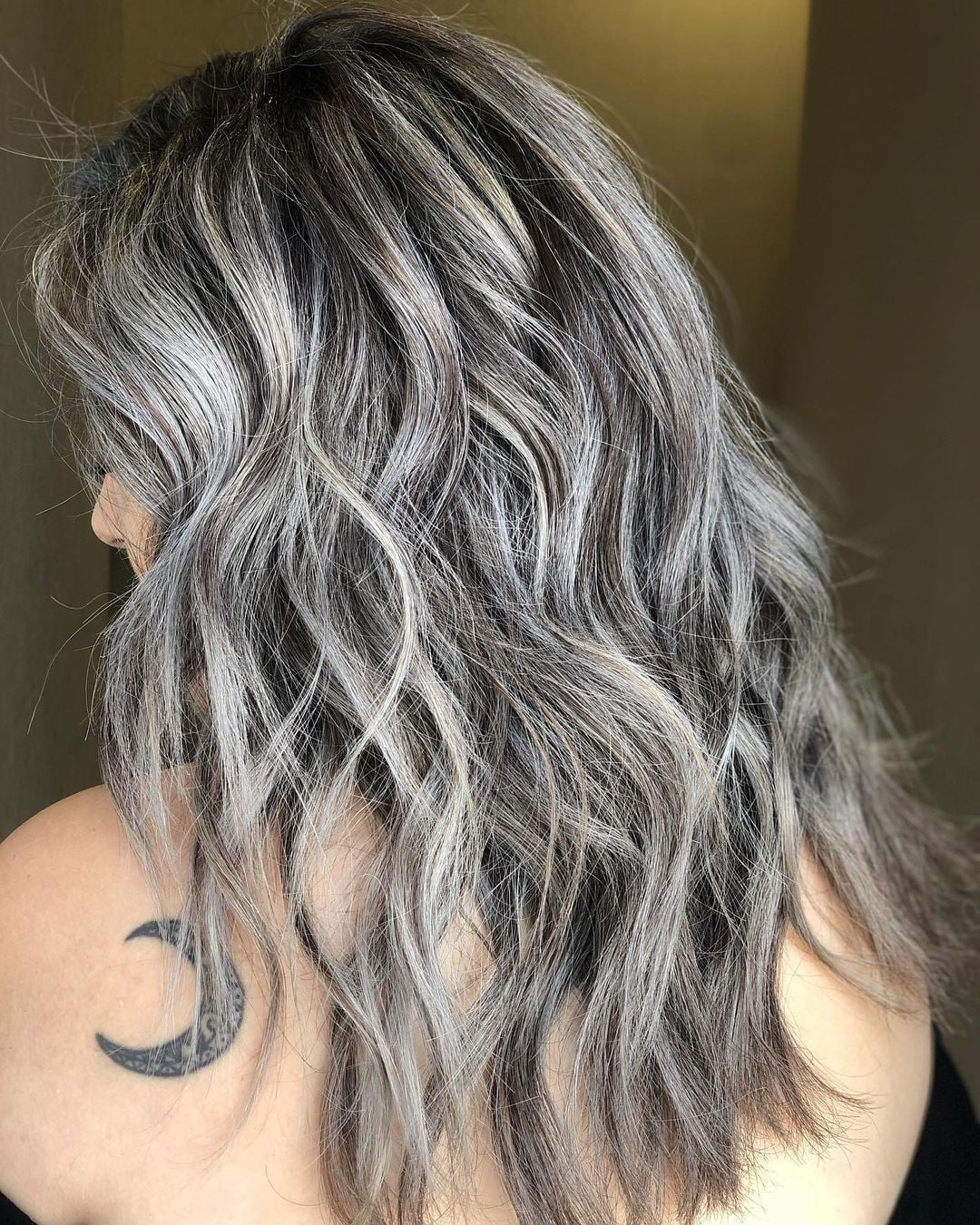 Dark Base With Gray Ash Blonde Highlights, Mid-Back Dark Base With Gray Ash Blonde Highlights, Mid-Back — Classy Grey Blending Highlights