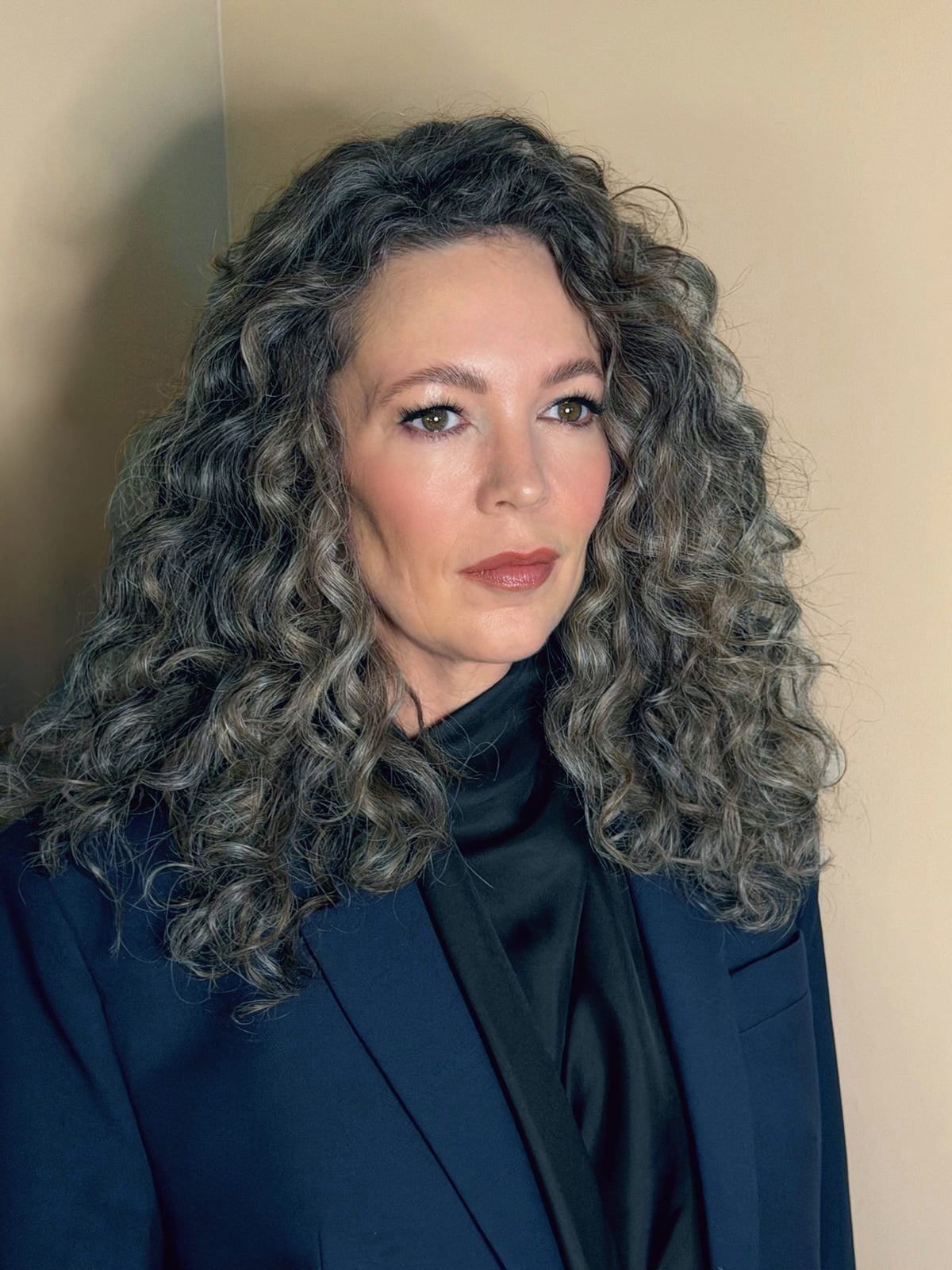 Mid-Back Wavy Hair With Gray Highlights Mid-Back Wavy Hair With Gray Highlights — Classy Grey Blending Highlights