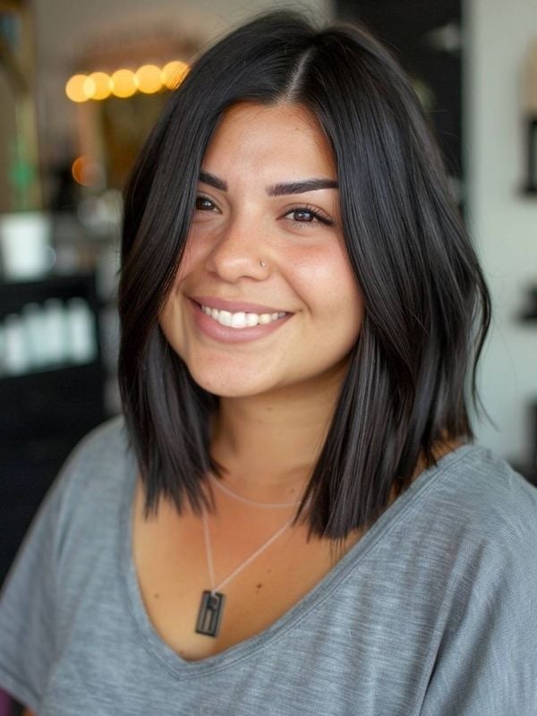 Blunt Collarbone Bob With Subtle Layers Blunt Collarbone Bob With Subtle Layers — Classy Hair for Round Face