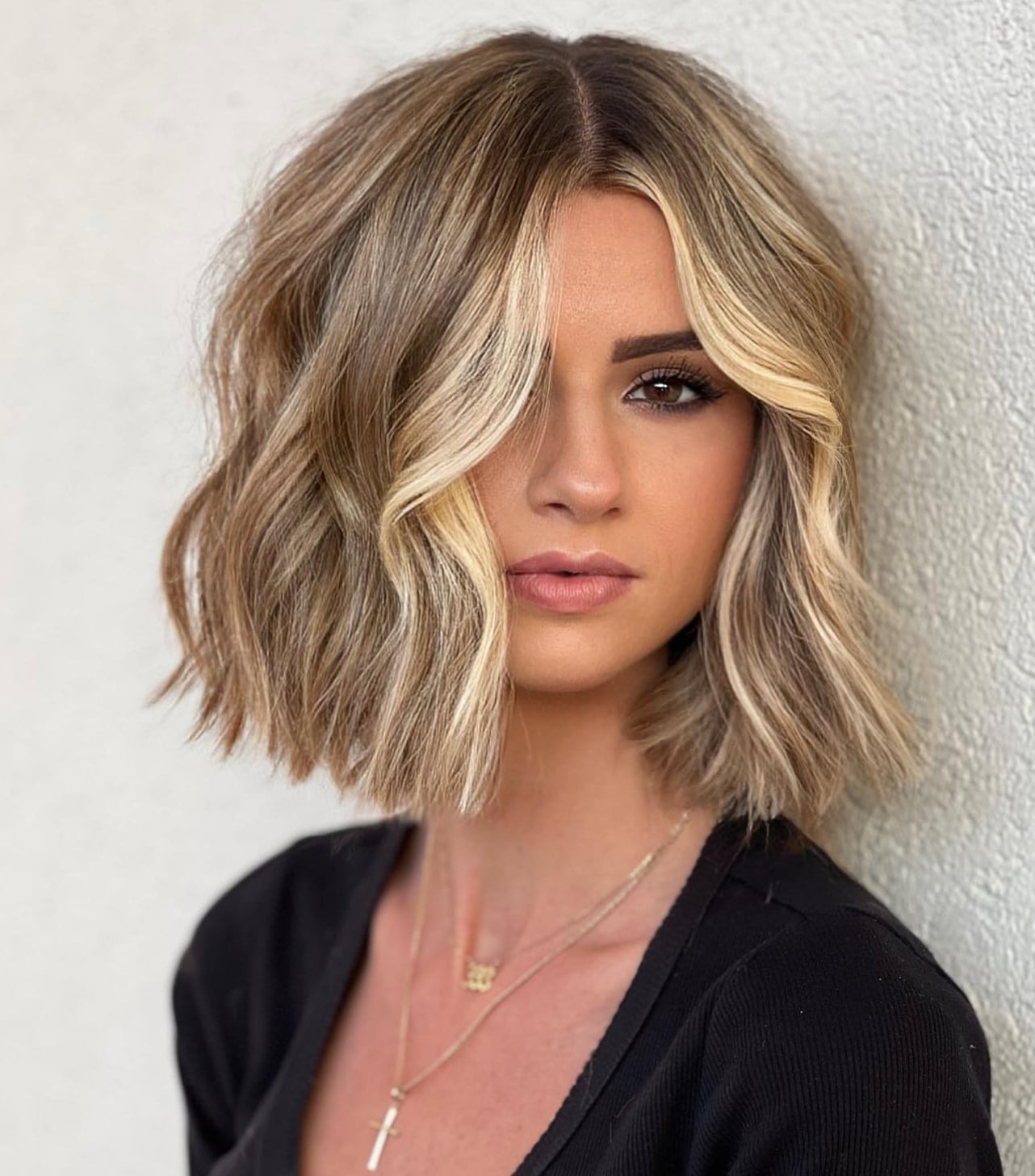 Collarbone Lob With Face-Framing Layers Collarbone Lob With Face-Framing Layers — Classy Hair for Round Face