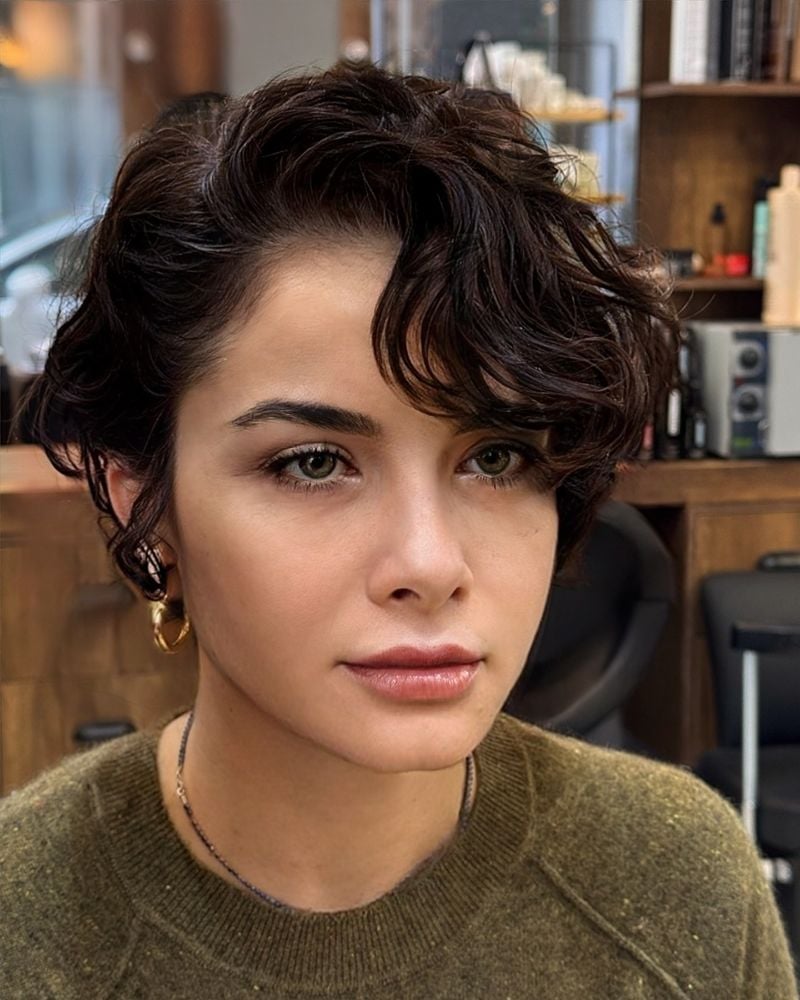 Mid-Back Long Layers With Curtain Bangs Mid-Back Long Layers With Curtain Bangs — Classy Hair for Round Face