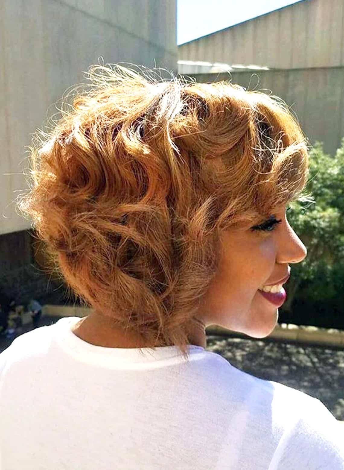 Honey Blonde Textured Bob With Short Bangs Honey Blonde Textured Bob With Short Bangs — Classy Hair for Round Face