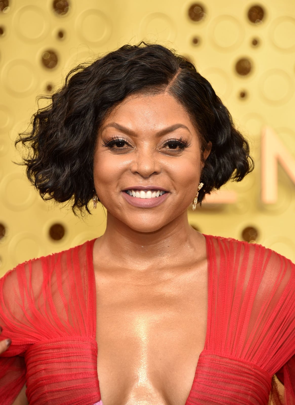 Dark Brown Bob With Side-Swept Bangs Dark Brown Bob With Side-Swept Bangs — Classy Hair for Round Face