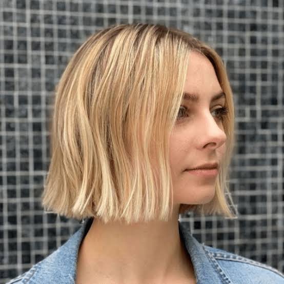 Ash Blonde Collarbone Bob With Soft Waves — Classy Hair Trends for Women