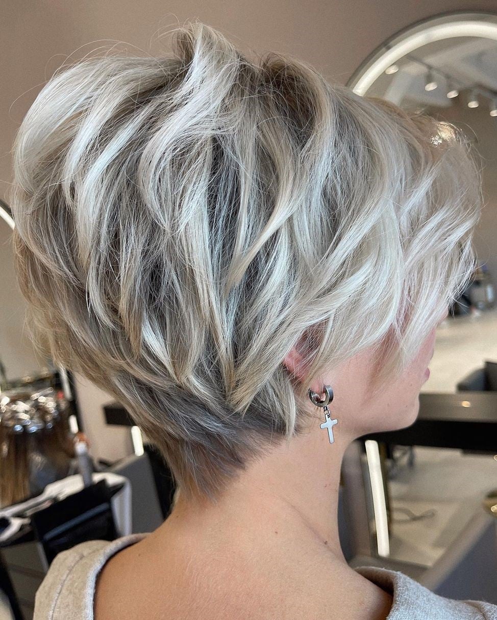 Collarbone Shaggy Cut With Face-Framing Layers Collarbone Shaggy Cut With Face-Framing Layers — Classy Haircuts for Thick Hair