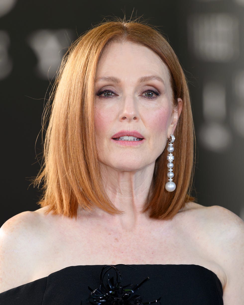 Sleek Collarbone Blunt Bob — Classy Haircuts for Women over 50