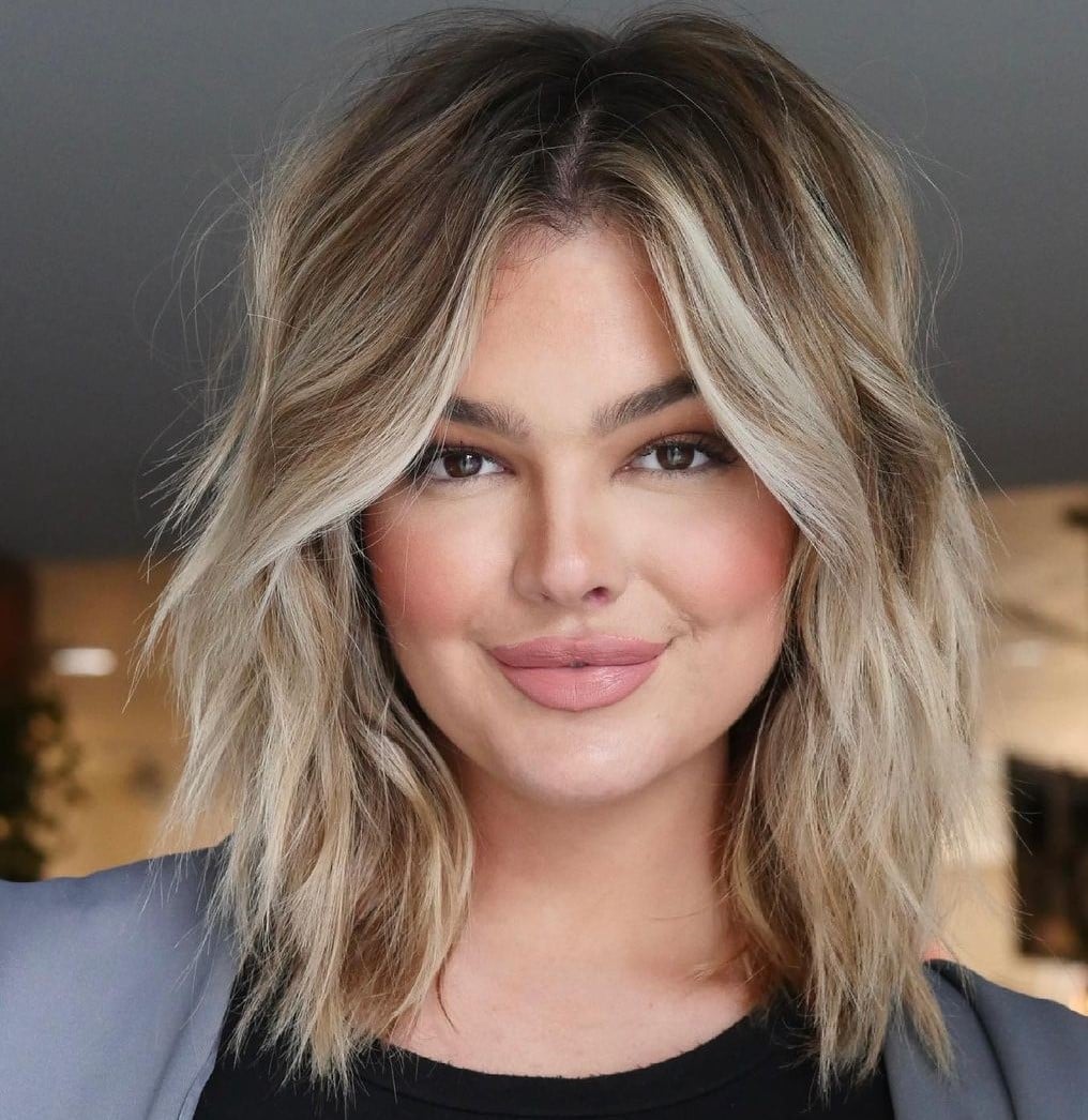 Collarbone Shag With Ash Blonde Highlights Collarbone Shag With Ash Blonde Highlights — Classy Hairstyles for Round Face