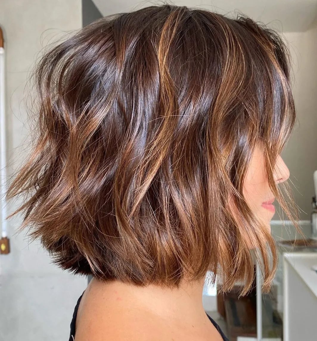 Chin Length Bob With Blonde Highlights and Curtain Bangs Chin Length Bob With Blonde Highlights and Curtain Bangs — Classy Highlights on Dark Brown