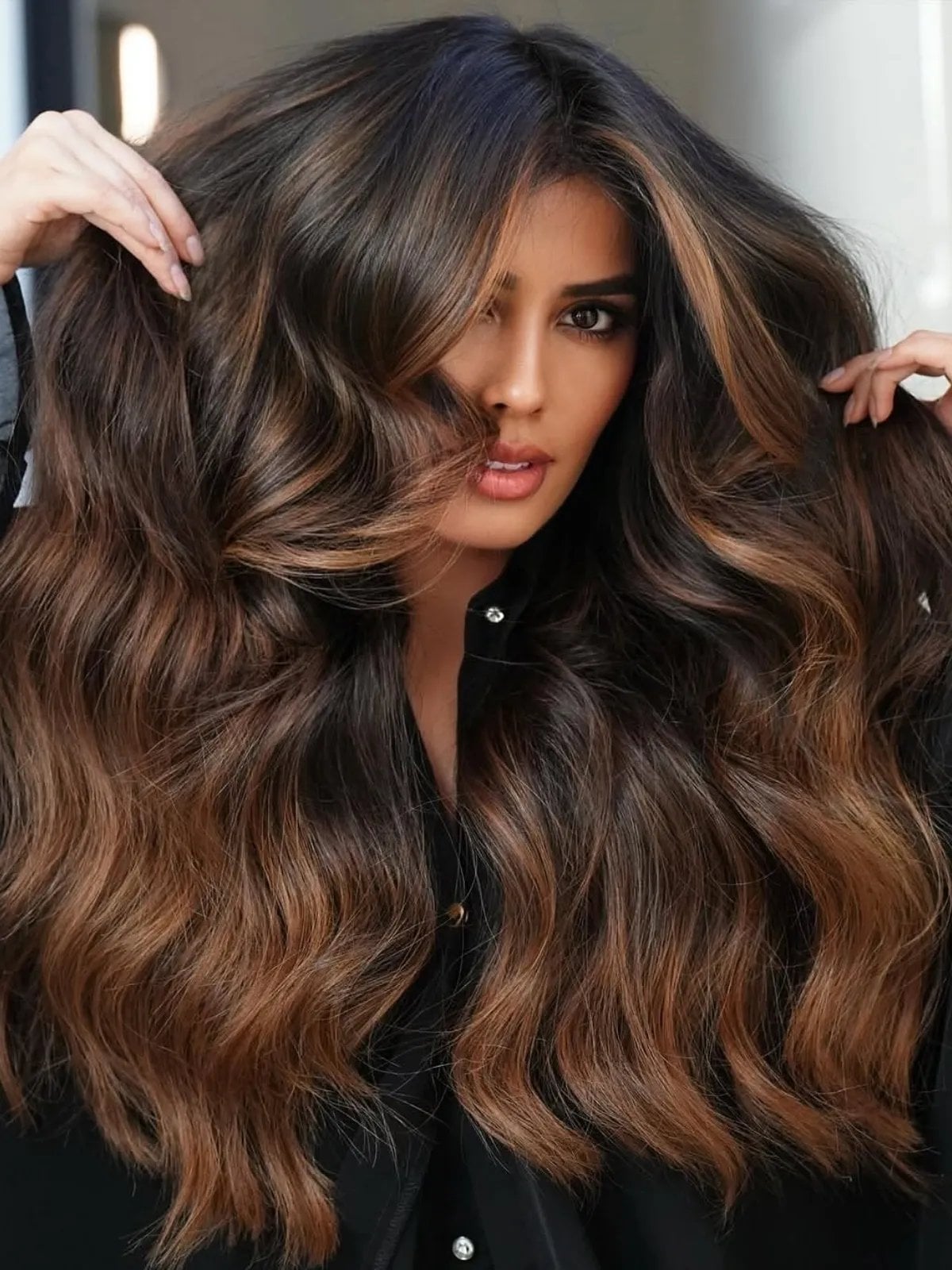 Collarbone Dark Brown With Caramel Highlights Collarbone Dark Brown With Caramel Highlights — Classy Highlights on Dark Brown