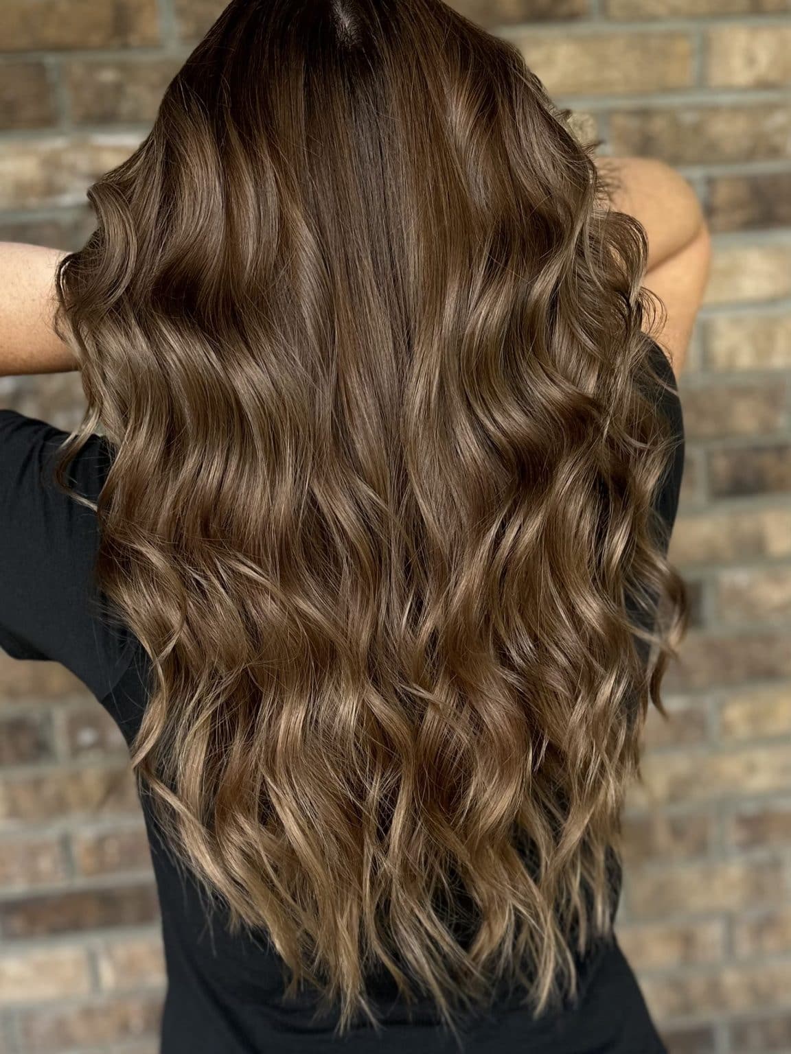 Mid-Back Dark Brown With Blonde Highlights Layers, Thick Mid-Back Dark Brown With Blonde Highlights Layers, Thick — Classy Highlights on Dark Brown