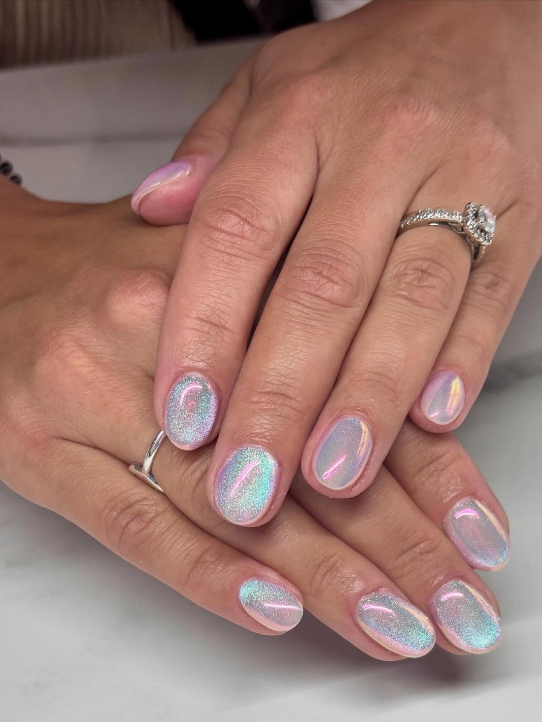 Short Oval Pale Pink Holographic Glossy With Solid Color Short Oval Pale Pink Holographic Glossy With Solid Color — Classy Holographic Nails