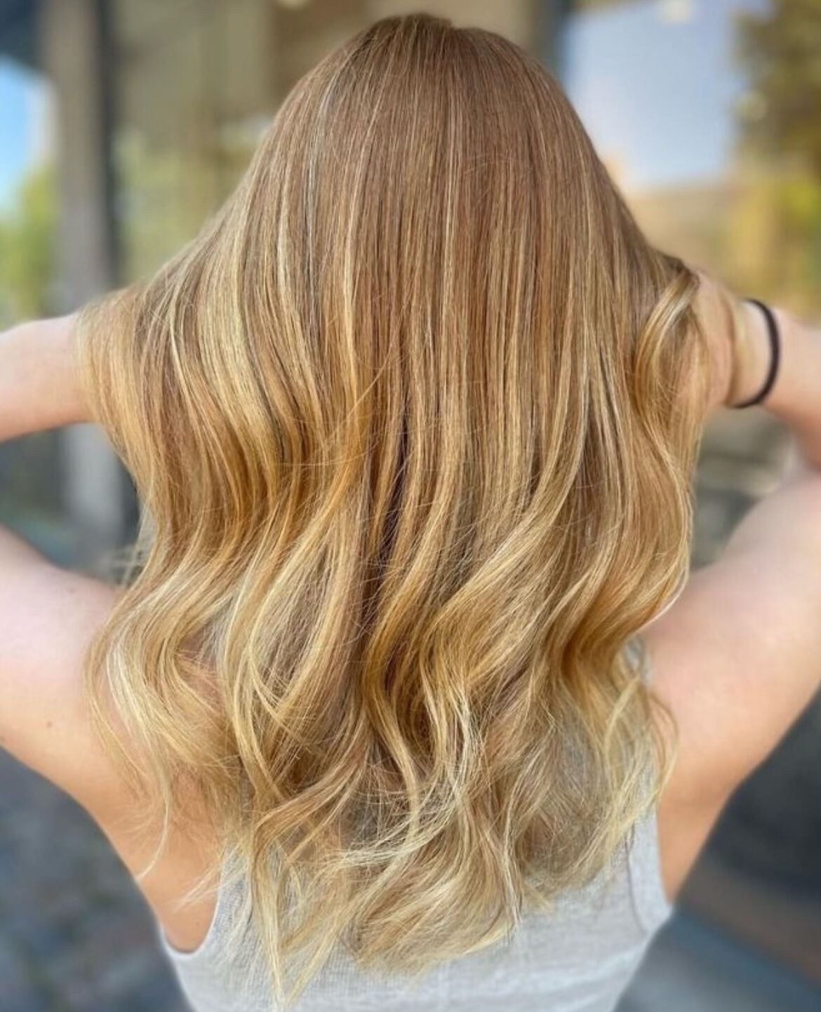 Shoulder Length Honey Blonde With Highlights Shoulder Length Honey Blonde With Highlights — Classy Honey Blonde