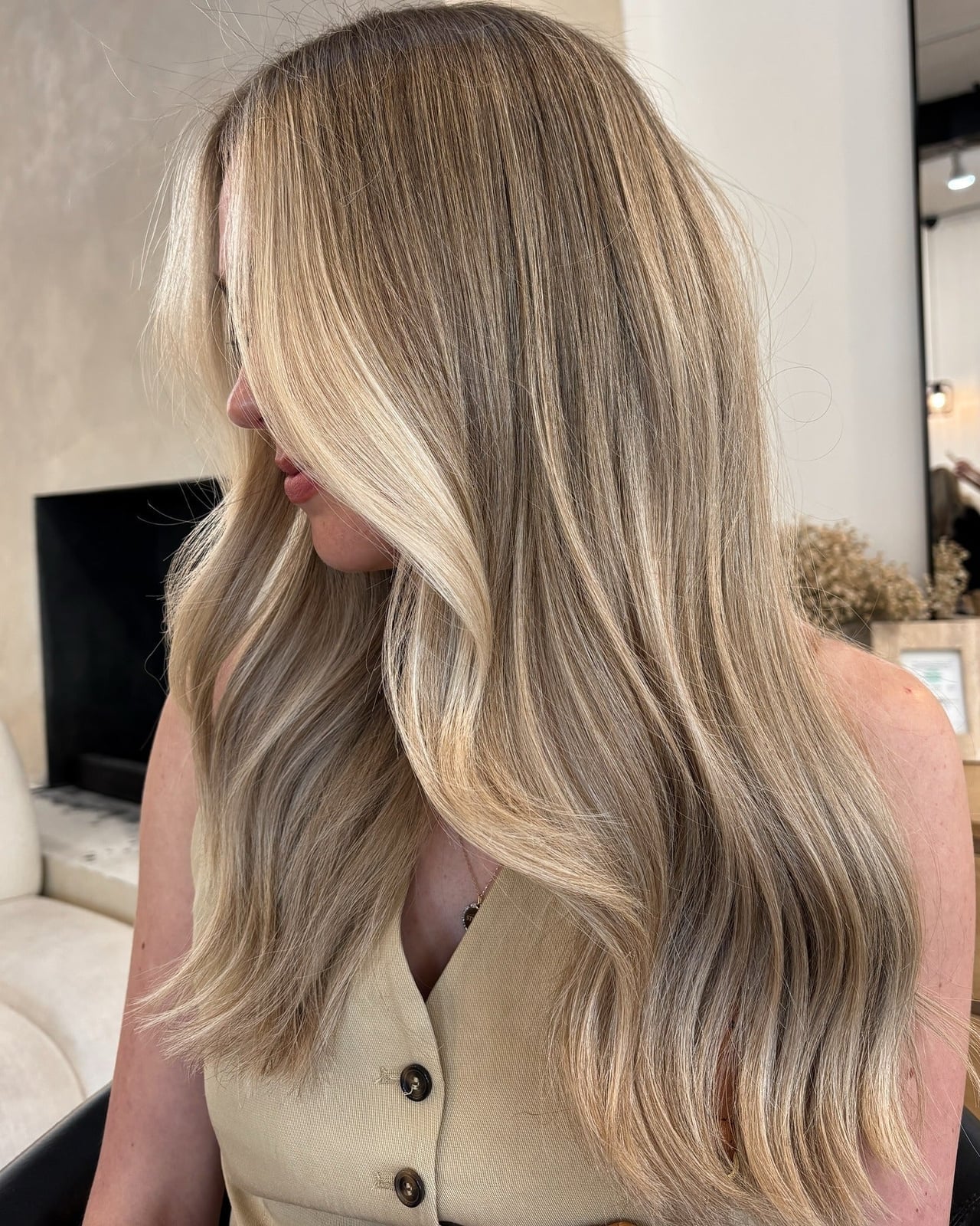 Mid-Back Honey Blonde With Curtain Bangs And Blowout Mid-Back Honey Blonde With Curtain Bangs And Blowout — Classy Honey Blonde