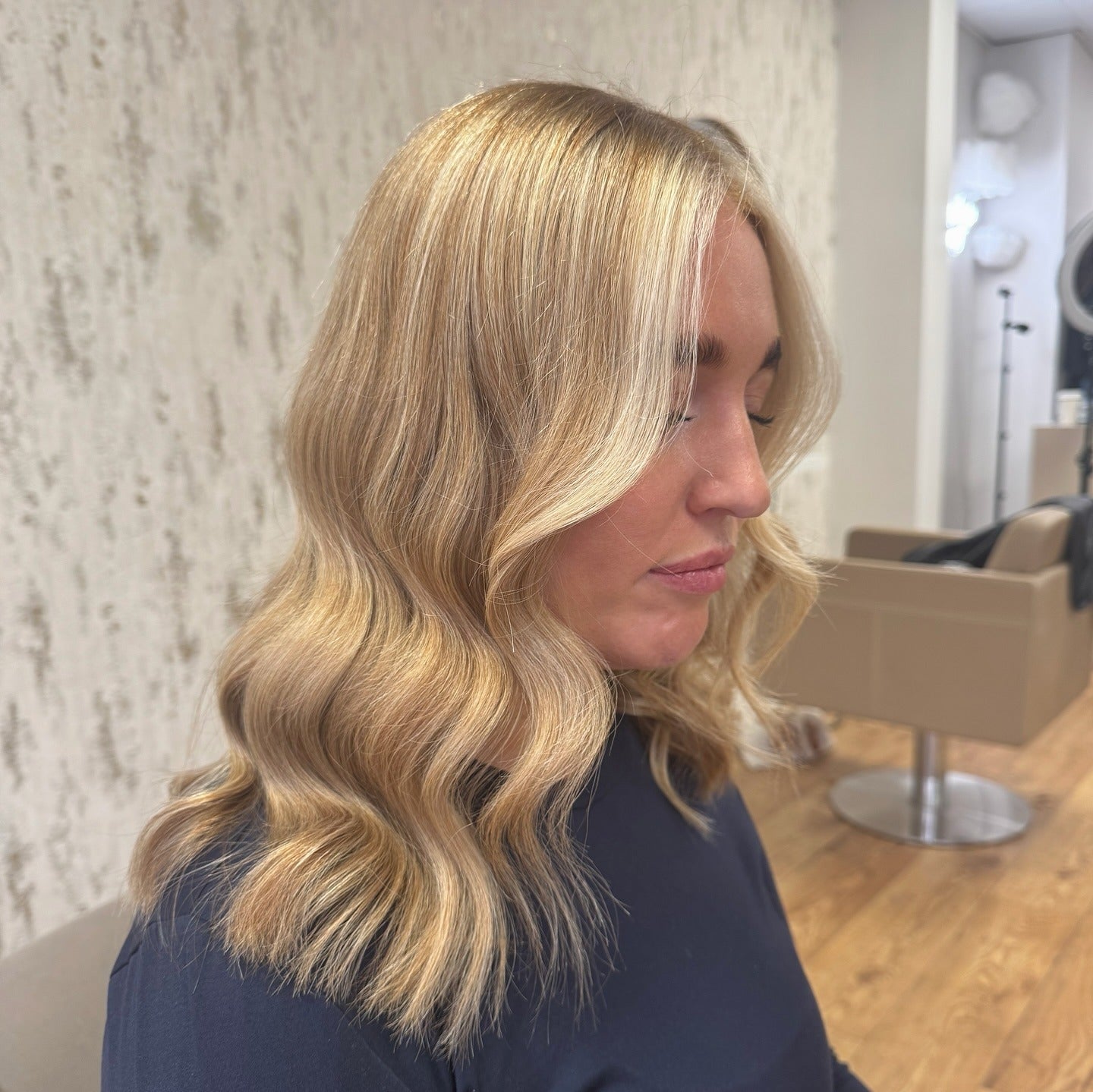 Collarbone Honey Blonde Balayage With Side Part Collarbone Honey Blonde Balayage With Side Part — Classy Honey Blonde