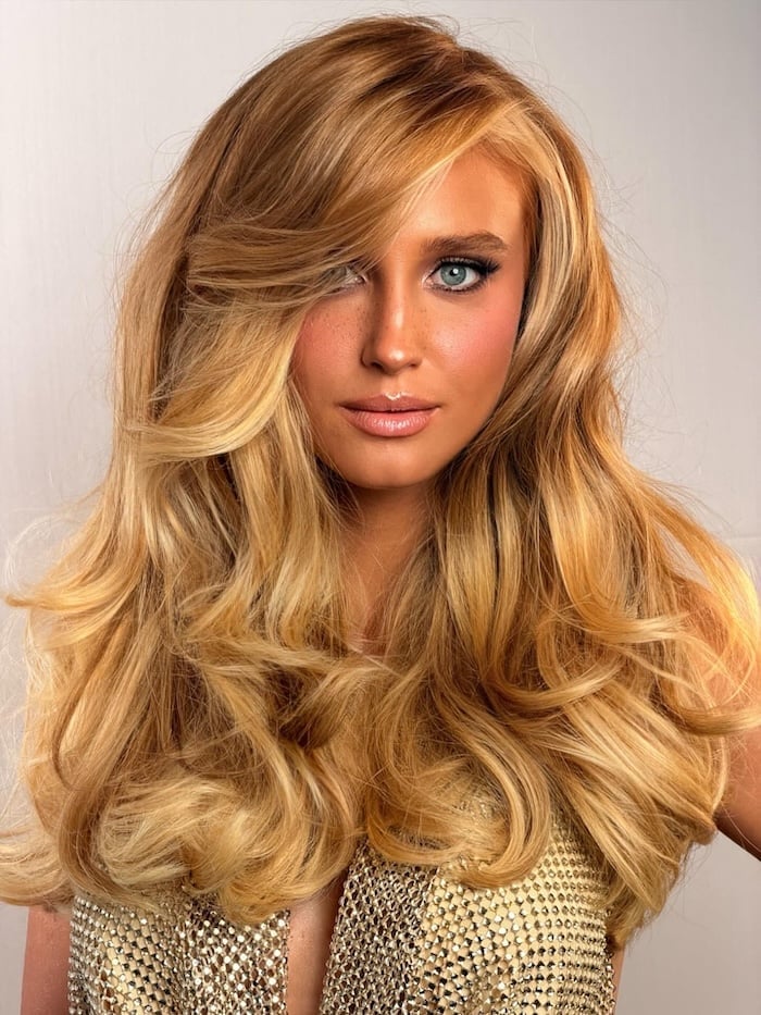 Mid-Back Rich Honey Blonde With Curtain Bangs, Wavy Mid-Back Rich Honey Blonde With Curtain Bangs, Wavy — Classy Honey Blonde