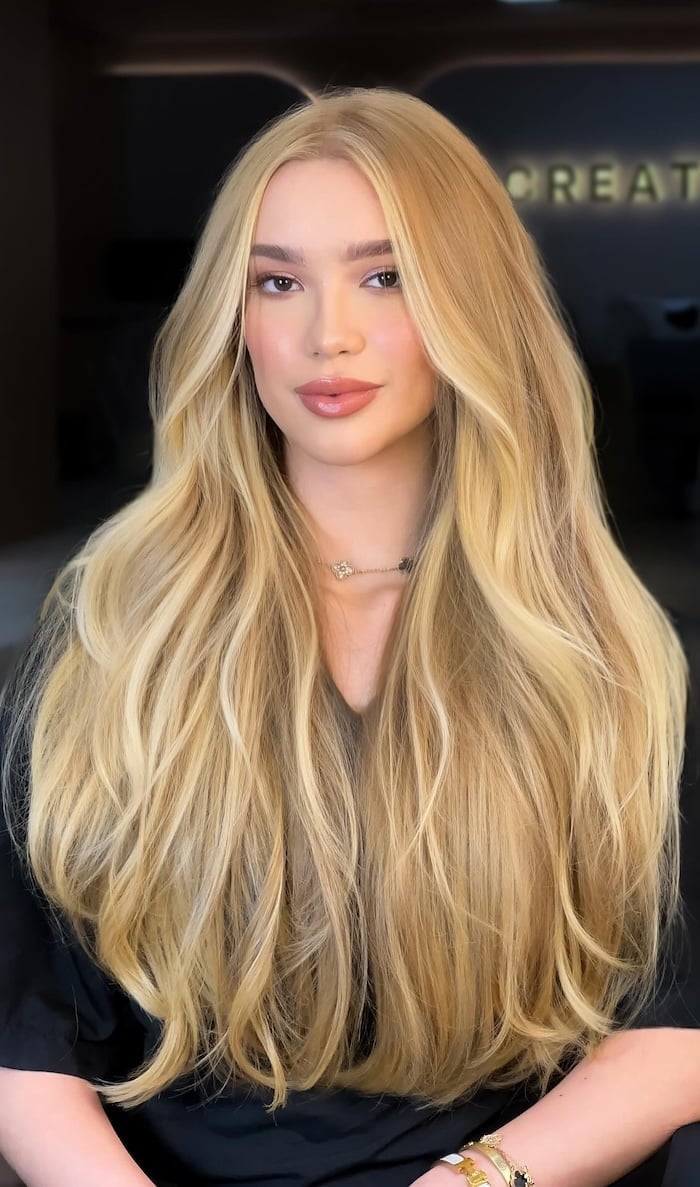 Collarbone Honey Blonde With Curtain Bangs Collarbone Honey Blonde With Curtain Bangs — Classy Honey Blonde