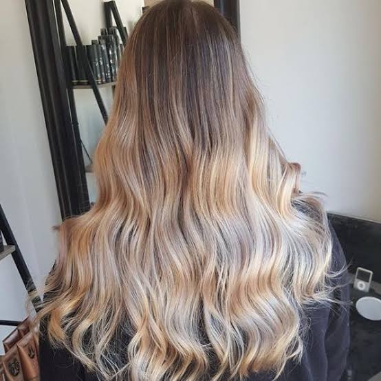 Mid-Back Honey Blonde Balayage Gradient With Long Layers Mid-Back Honey Blonde Balayage Gradient With Long Layers — Classy Honey Blonde