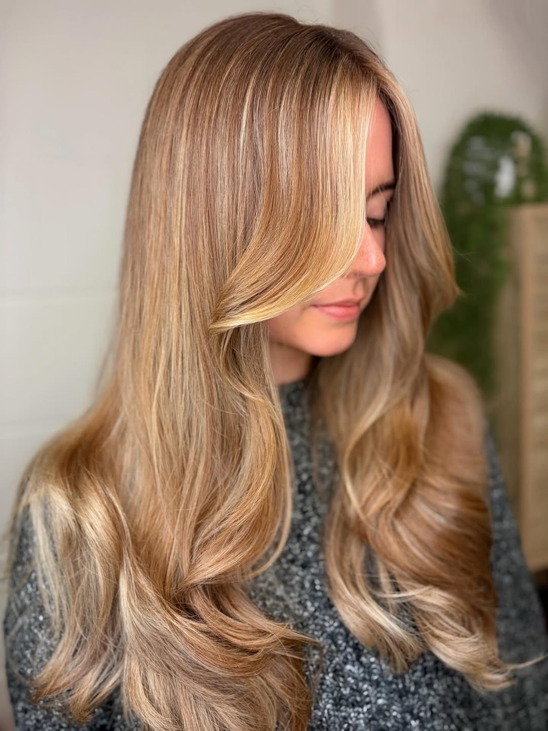 Mid-Back Honey Blonde With Face-Framing Layers Mid-Back Honey Blonde With Face-Framing Layers — Classy Honey Blonde