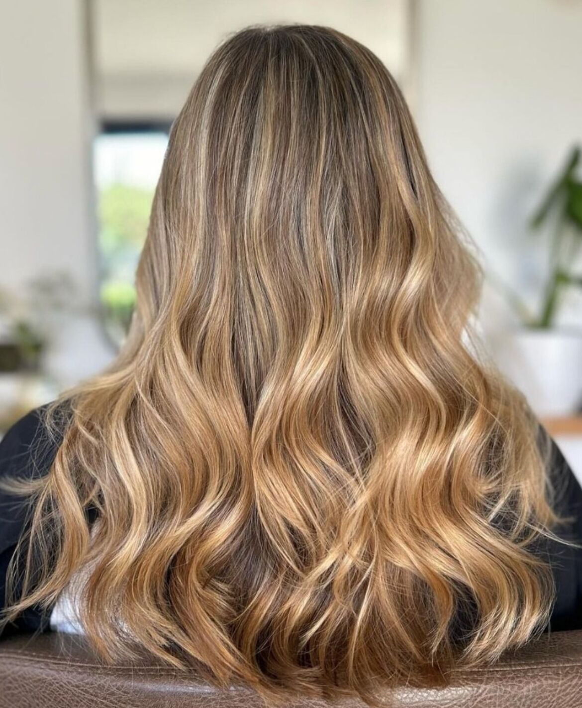 Mid-Back Honey Blonde Balayage Mid-Back Honey Blonde Balayage — Classy Honey Blonde